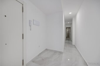 ŠPANĚLSKO, Torrevieja, apartmán po kompletní rekonstrukci - 19