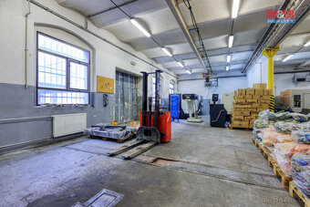Prodej výrobního objektu, 1048 m², Králův Dvůr, ul. Tovární - 19