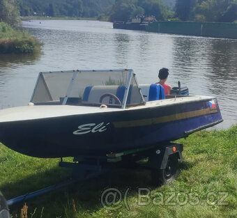Prodám hezký karavan s pergolou,přístřeškem a mot. člunem - 19