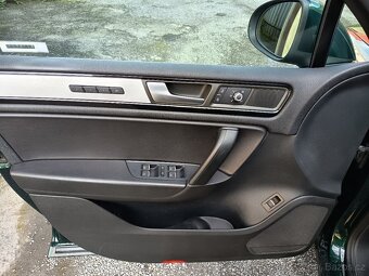 Volkswagen Touareg 3,0TDI  4Motion V6 ČR 1 maj DPH - 19
