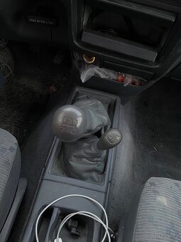 Toyota Hilux SR5 - 19