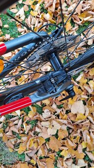 Celoodpružené Carbon horské elektrokolo Trek, Bosch CX - 19