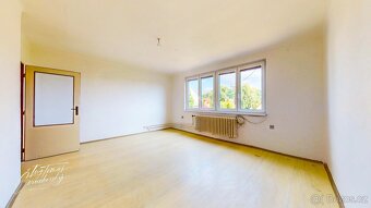 Řadový rodinný dům k rekonstrukci s výhledem na hrad Vysoký  - 19