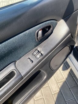 Mazda 323f - 19