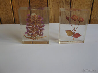 hrníčky,malachitová dóza,skleničky,krásná růž.váza ,sošky - 19