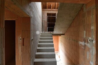 PRODEJ HRUBÉ STAVBY RODINNÉHO DOMU 281 M2, NA POZEMKU 534 M2 - 19