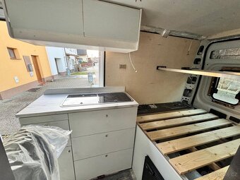 Stavba obytné dodávky - 19