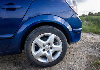 Opel Astra Hatchback 1.4 (2007) - 19