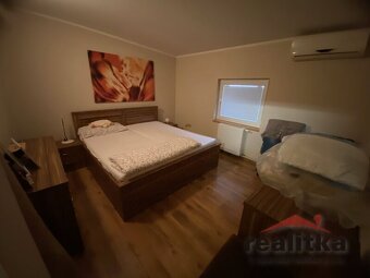 Prodej rodinného domu s bytem, s komerčním prostorem, garáži - 19