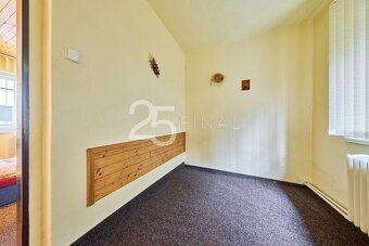 Prodej domu se zahradou a dvougaráží k bydlení i investici v - 19