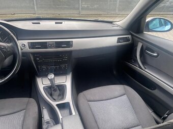 BMW 320i combi 110kw 2006, velmi slušný stav - 19