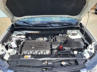 Mitsubishi Outlander 2.0 MIVEC, KAMERA rok 2016 - 19