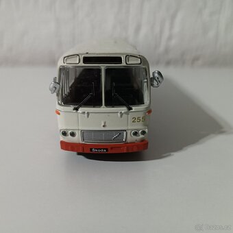 Prodám 5ks kovových modelů autobusů 1:72 - 19