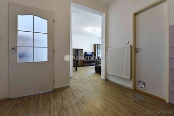 PRONÁJEM DOMU SE DVĚMA BYTY PO REKONST., 333 M2, NA POZEMKU - 19