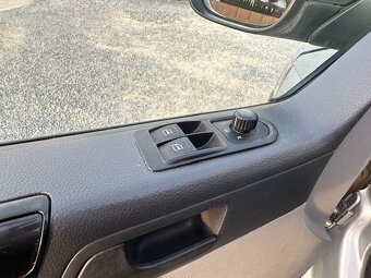 Volkswagen T5 Caravelle 2.0 tdi LONG 9 míst NAVI - 19