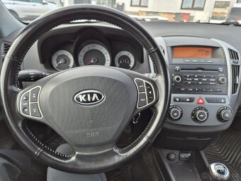 Kia Ceed 2007 1.6 CRDi - klima, tažné, vyhřívané sedačky - 19