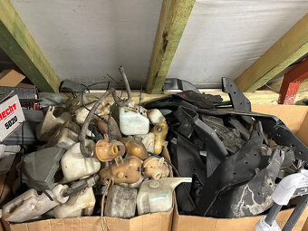 Prodám díly BMW E30,E28,E24,E32,E3,E21,E12 - 19