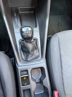 Volkswagen Caddy Maxi Life 2.0 TDI, 7 míst, r.v. 2021 - 19
