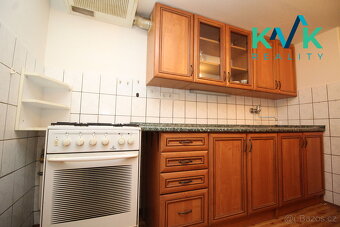 RD 6+2, zahrada, pozemek 734 m2, zateplení, garáž, Karlovy - 19