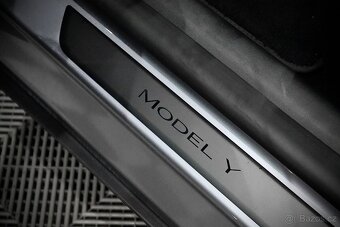 Tesla Model Y Long Range Dual Motor AWD  REZERVOVÁNO - 19