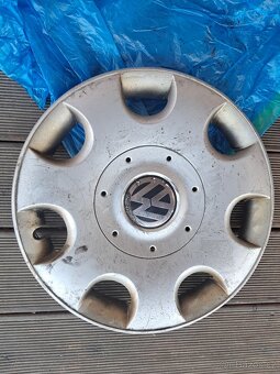 ORIG. POKLICE VW 16",POUZE 1 KS, ORIG. ČÍSLO 1T0601147B RGZ - 19
