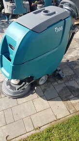 Podlahový mycí stroj TENNANT T300e - 19