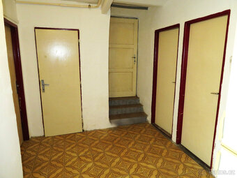 Prodej rodinný dům se sklepem, dvorkem, zahradou a stodolou - 19