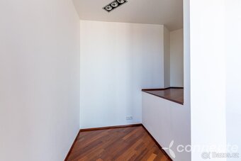 Výjimečný dvoupatrový loftový byt o rozloze 204 m s jedinečn - 19