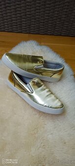 Pohodlné botky slip on zn.Armani Jeans,v.39 - 19