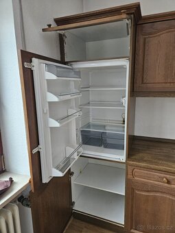 Masivní kuchyňská linka z Německa se spotřebiči - 19