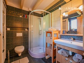 POUZE U NÁS Výjimečný rodinný dům, pozemek 973 m2, Makov - 19