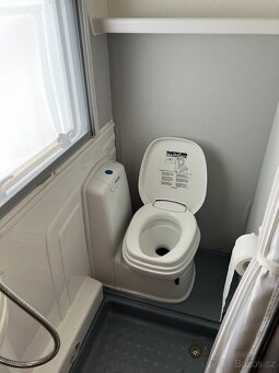 OBYTNÝ KARAVAN KNAUS BLUELINE 450 model 2000 - 19