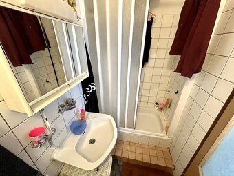 Prodej bytu 4+kk, včetně garáže, dílny a menší zahrady v Par - 19