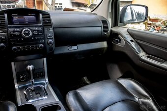 Nissan Navara DoubleCab 3.0 V6 dCi Platinum A/T Long - 19