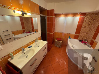 Prodej bytu 3+kk+B, 108 m2 s venkovním parkovacím stáním v P - 19
