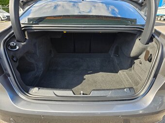 JAGUAR XE 2019 2.0D 132kW,VÝHŘEVY,NAVI,TEMPOMAT,SERVISKA - 19