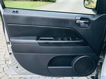 Jeep Compass 2.0D 4x4 MANUÁL SENZORY VÝHŘEV TAŽNÉ - 19