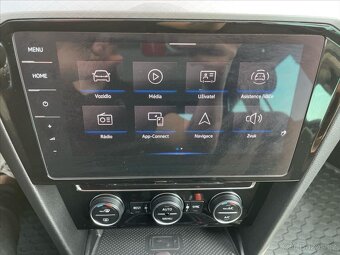 Volkswagen Passat 2,0 TDI BMT  140kW DSG Business (2020) - 19
