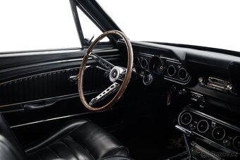 Ford Mustang Fastback z roku 1966 - 19