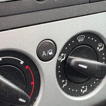 🚗 Ford Focus Hatchback 1.6 бензín | 2006 | 188 000 km - 19