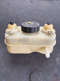 Mercedes W114/115 i kupé - montážní díly - 19