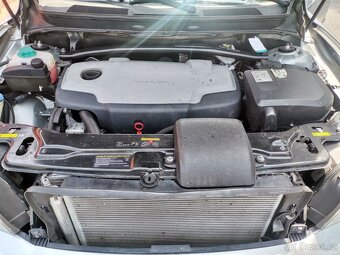 Volvo XC90 2.4 D5 136kw AUT 4x4 7míst - 19