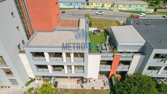 Prostorný a světlý byt 3+kk s obrovskou terasou, balkónem, p - 19