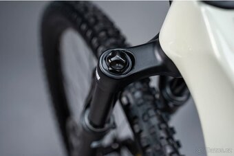 Carbonové elektro kolo FOCUS VAM vel. rámu S - 19