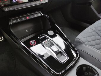 Audi RS3 FACELIFT MATRIX SONOS HUD KAMERA ZÁRUKA MY 2025 - 19