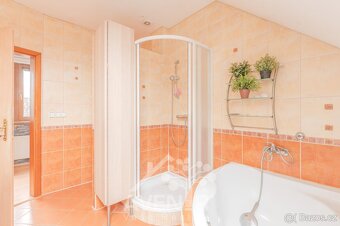 Prodej rodinného domu 415 m2, pozemek 1105 m2 - Valašská Pol - 19
