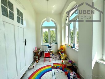 Vícegenerační vila (260 m2) po rekonstrukci se zahradním dom - 19