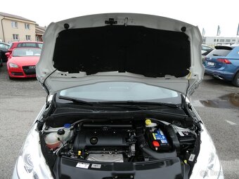 Peugeot 208 1.6i 88kW serviska, 2x kola, klima - 19