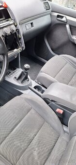 Vw Touran 2009 na dily. 1.6 benzin. - 19