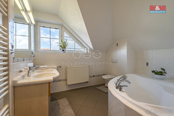 Prodej rodinného domu, 180m², Veltrusy, ul. U Stadionu - 19